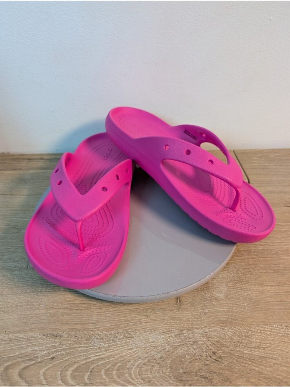 Crocs Classic Flip V2 Pink Women's Size 10 Flip Flops Brand New